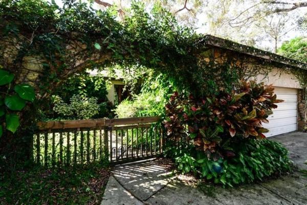 COUNTRY CLUB ESTATES