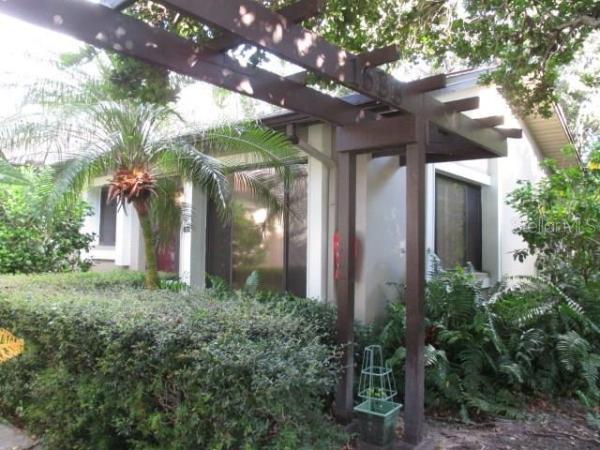 BRAEMOOR LAKE VILLAS