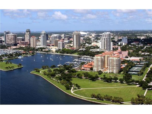 PARKSHORE PLAZA CONDO