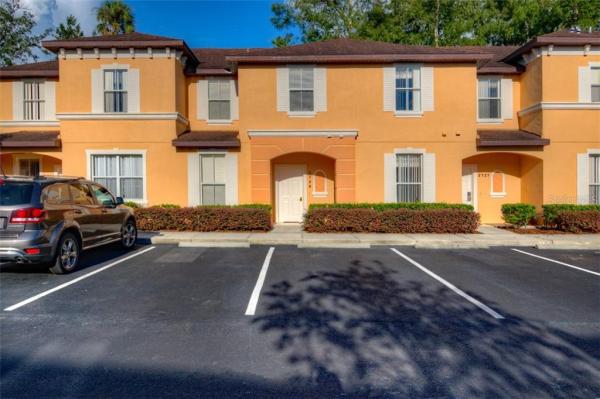 REGAL OAKS AT OLD TOWN