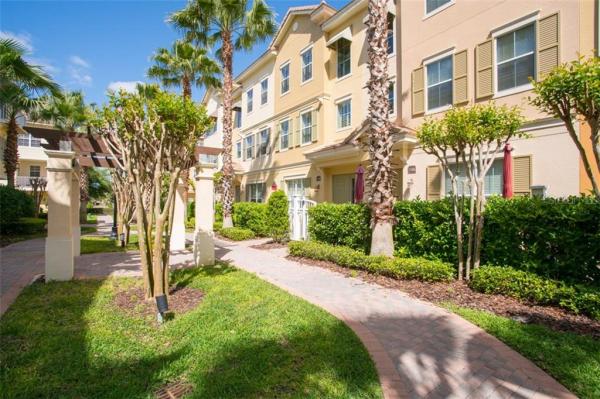 GRANDE OAKS AT HEATHROW