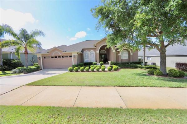 OVERLOOK AT LAKE LOUISA PH 01