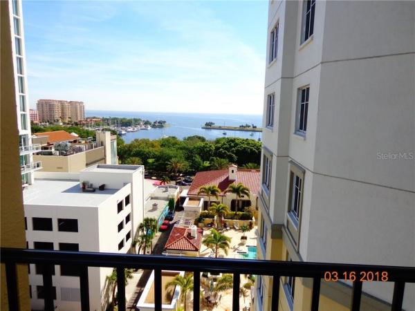 PARKSHORE PLAZA CONDO