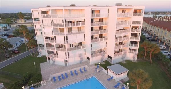 LIGHTHOUSE POINTE CONDO