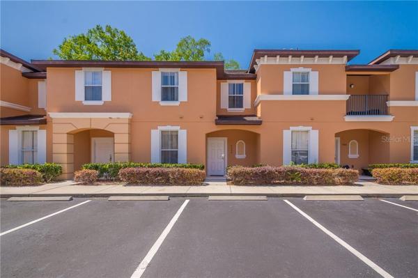 REGAL OAKS AT OLD TOWN