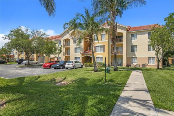 EMERALD ISLE AT LAGUNA LAKES CONDO