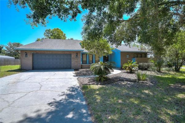 LAKE BERNADETTE GARDENS PH 01