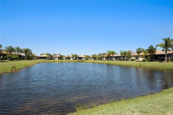 VALENCIA LAKES PH 02