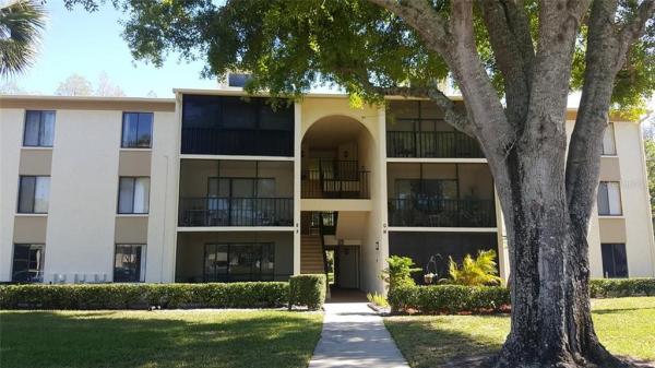 PINE RIDGE AT LAKE TARPON VILLAGE