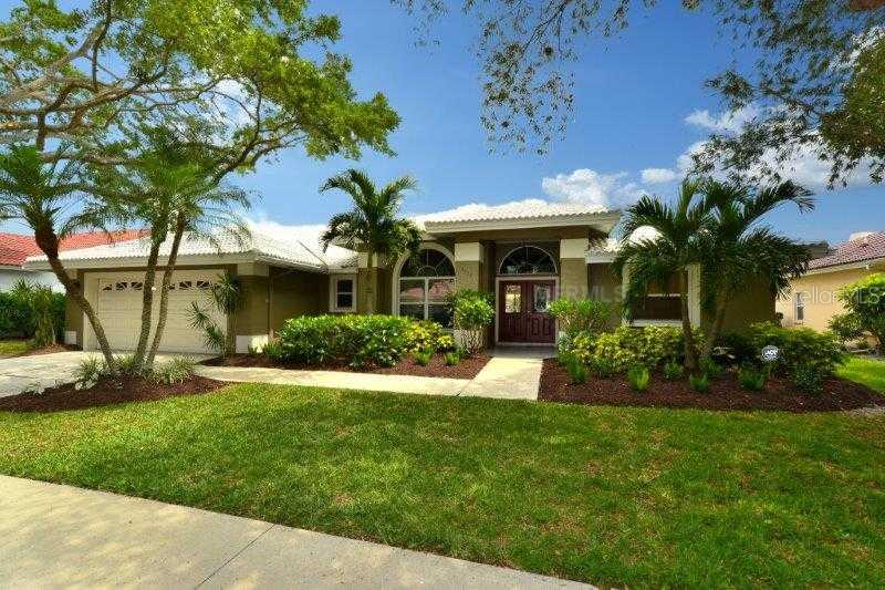 COUNTRY MANOR - фото