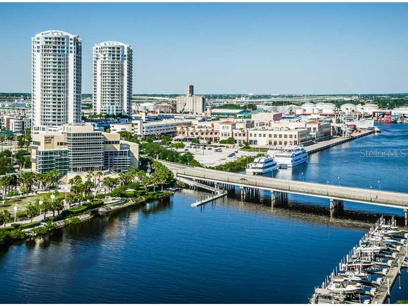 TOWERS OF CHANNELSIDE - фото