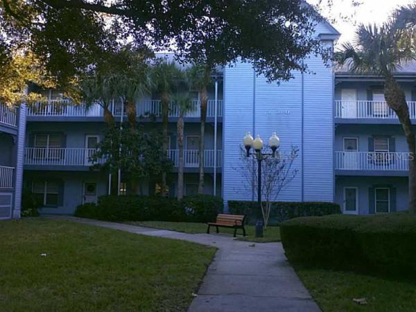 COUNTRY LAKES I CONDO