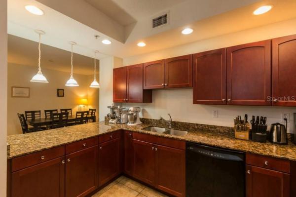 STATION SQUARE CONDO