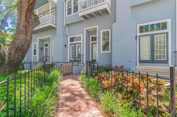 BAYSWATER CLOSE AT OLDE HYDE PARK CONDO