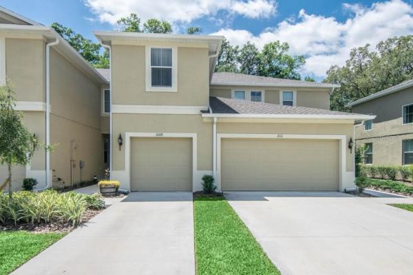 BROADWAY CENTRE TWNHMS