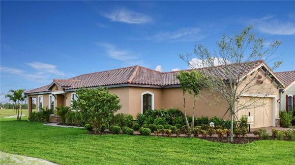 ESPLANADE @ ARTISAN LAKES