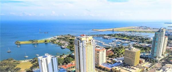 PARKSHORE PLAZA CONDO