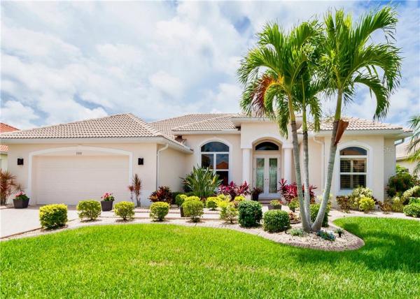 PELICAN POINTE GOLF & COUNTRY