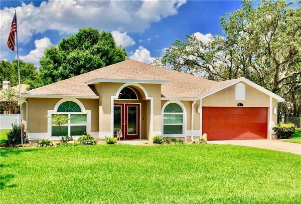 LAKE THOMAS WOODS SEVENTH ADD PB 89 PG 20