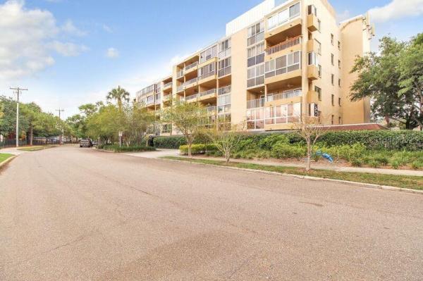 ISLAND CHATEAU A CONDO