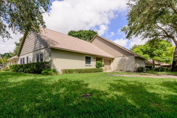 CHATEAUX WOODS CONDO