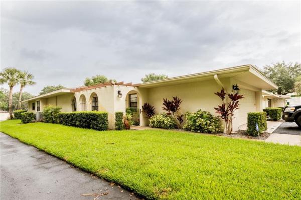MOUNT DORA LAKE DORA VILLAS CONDO