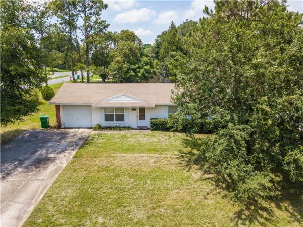 LADY LAKE APRIL HILLS