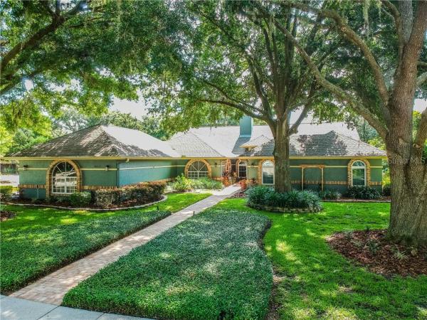 MANORS AT CRYSTAL LAKES