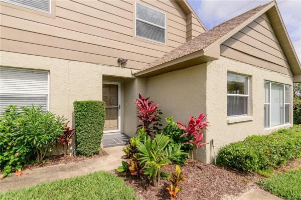 CHATEAUX WOODS CONDO