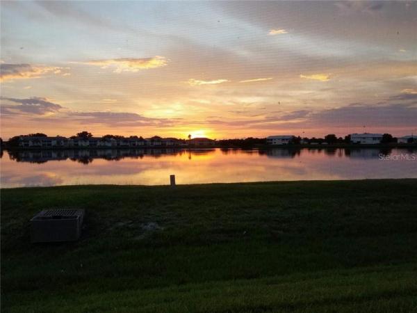 LAKES EDGE AT DEEP CREEK BLDG 01