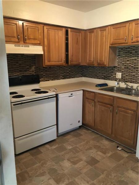 COUNTRY WALK AT ALTAMONTE SPGS A CONDO