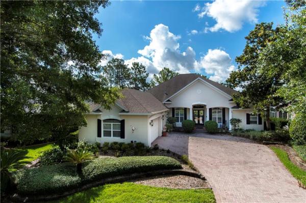 RIVER HILLS COUNTRY CLUB