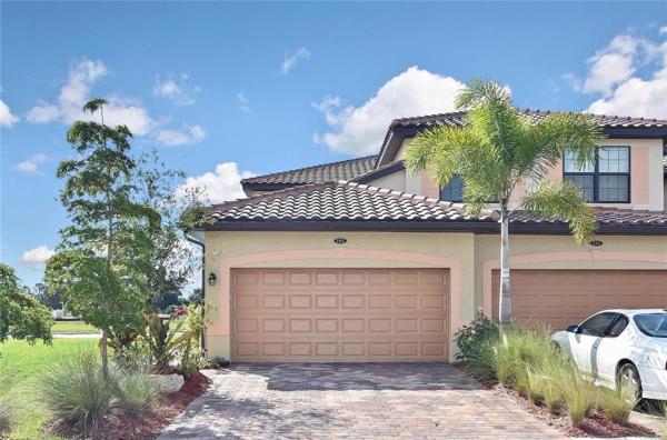 COACH HOMES AT GRAN PARADISO