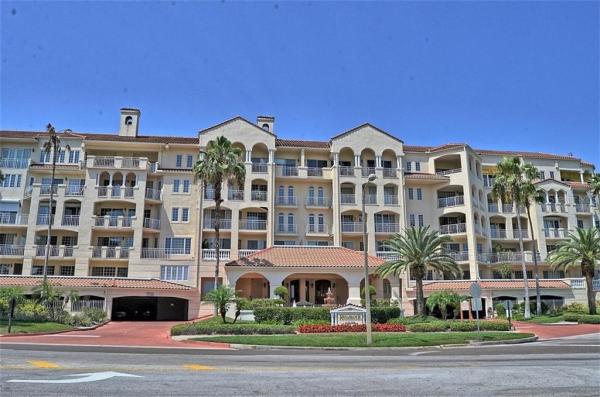 RENAISSANCE AT LAKE IVANHOE CONDO