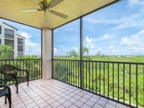 EAGLES POINT AT THE LANDINGS 1