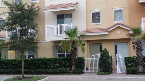 GRANDE OAKS AT HEATHROW