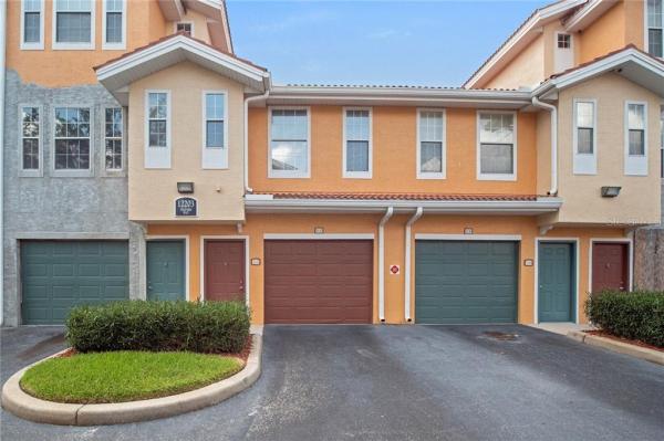 VILLANOVA AT HUNTERS CREEK