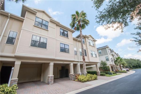 TOWNHOMES AT PELICAN POINTE