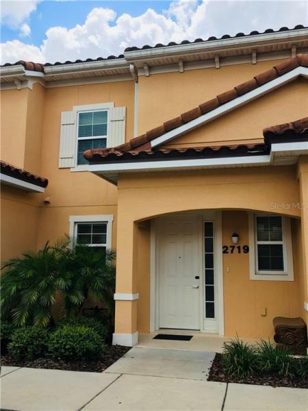 REGAL OAKS AT OLD TOWN