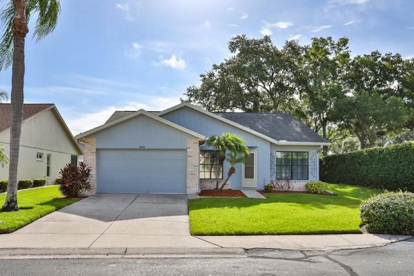 VILLAS ON GREEN A CONDO