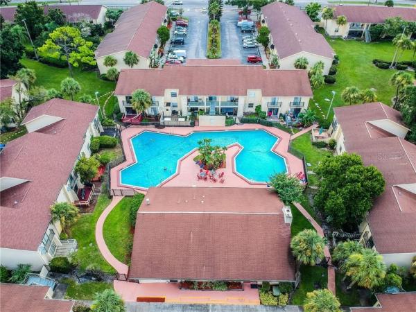 GREENS OF TOWNN COUNTRY A CONDO