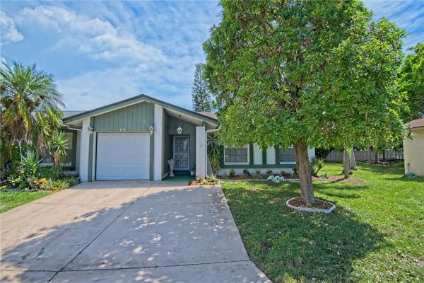 TOWNHOUSES OF LAKESIDE SOUTH
