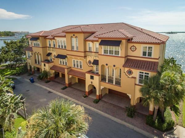 VILLAS OF SEAGATE AT ST JOSEPH SOUND