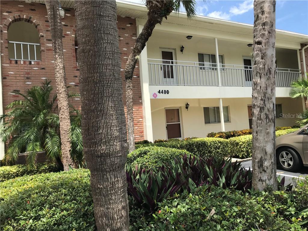 LAKE OVERLOOK APTS - фото