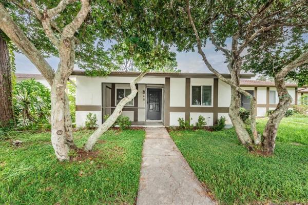 VILLAS OF BEACON GROVES