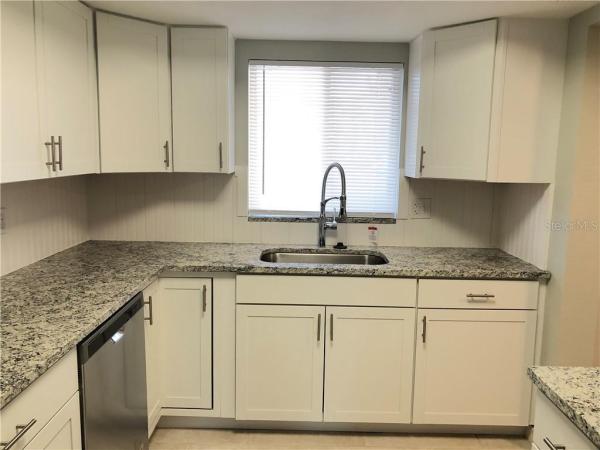 BAYSHORE ON THE LAKE CONDO APTS