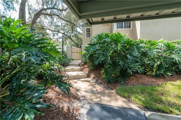 BARCLAY PLACE A CONDO