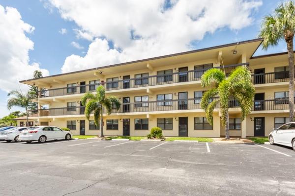 DESOTO SQUARE VILLAS CONDOMINIU