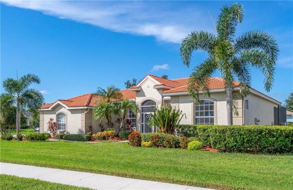 PELICAN POINTE GOLF & COUNTRY CLUB