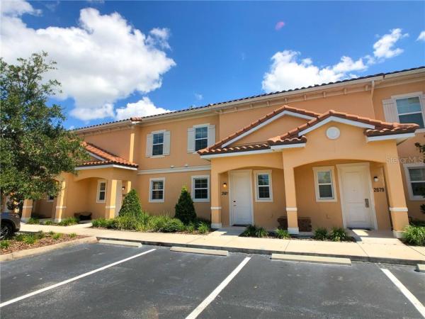 REGAL OAKS AT OLD TOWN